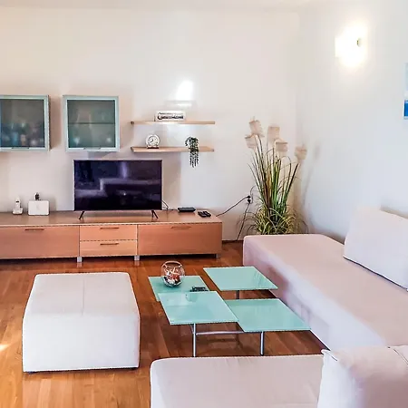 Elvira By Interhome Ist